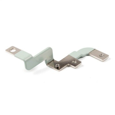 Qual è il ruolo delle sbarre in rame spruzzato nelle connessioni conduttive?